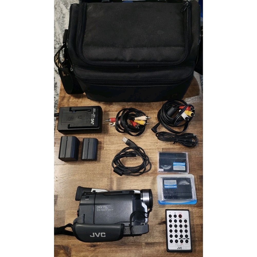 JVC GR-DVL805U Camcorder Silver W/ BATTERIES, CASE, CHARGER & Cords WORKS